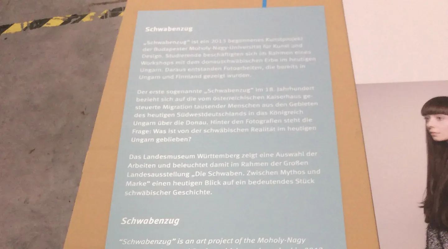 Zweisprachige Ausstellungstafel zum Schwabenzug